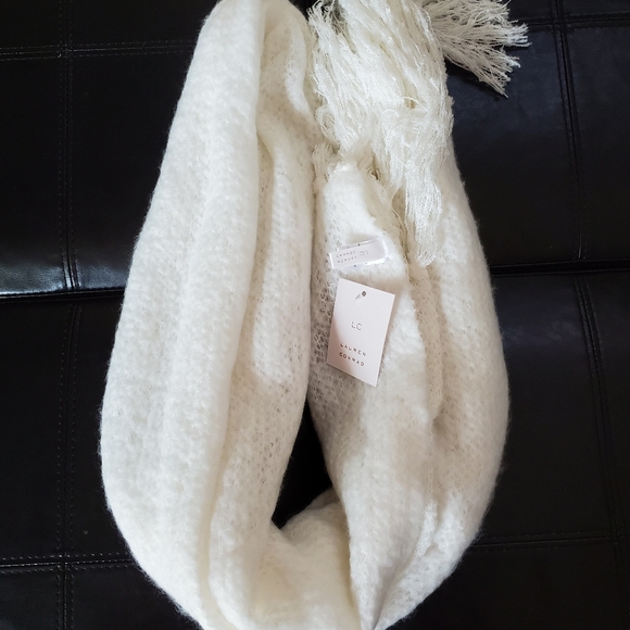 NWT Bundle Of LC Lauren Conrad Scarf And Beanie - Picture 3 of 6